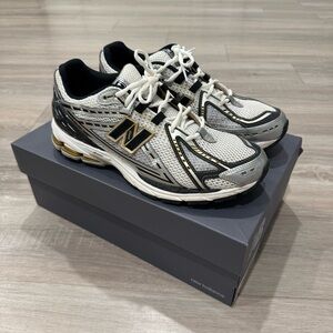 Men’s New Balance 1906R White Metallic Gold